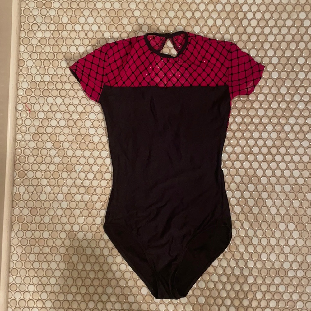 Basically new wear moi leo! WILLING TO NEGOOTIATE